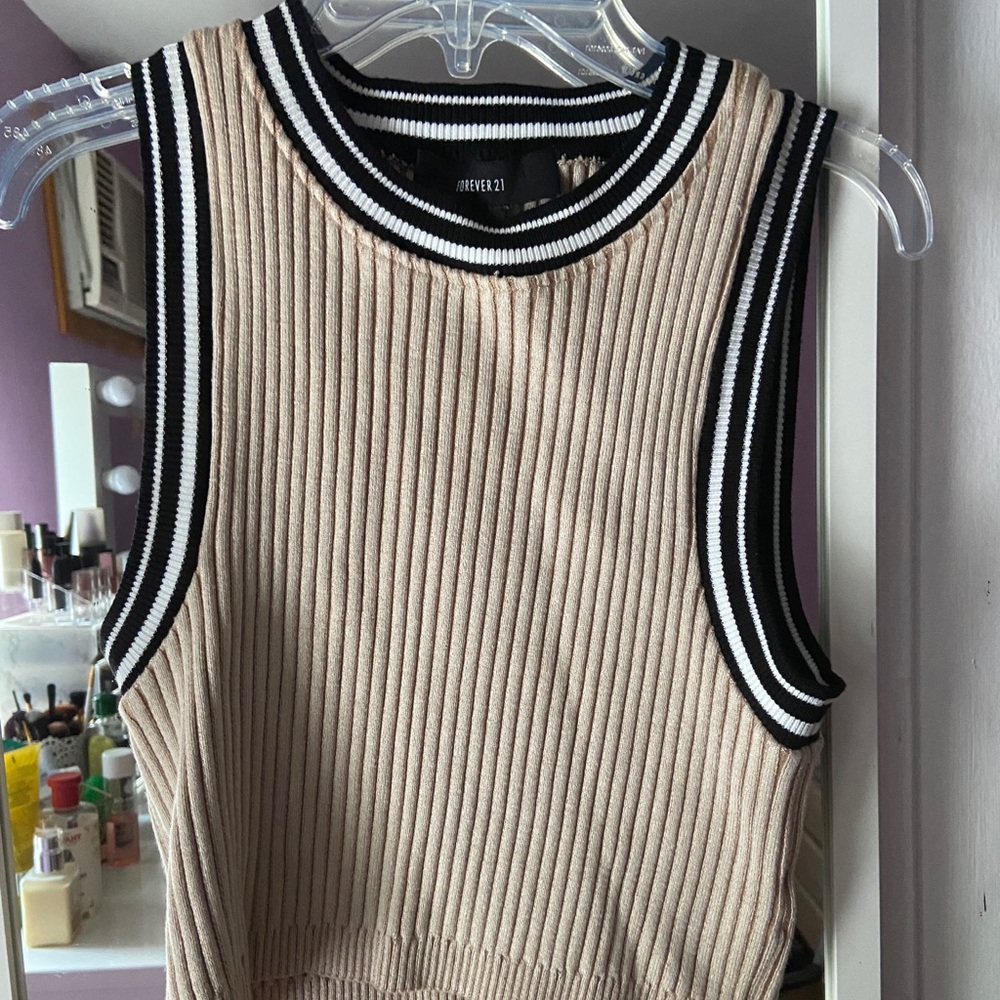 Preppy knit sleeveless crop top